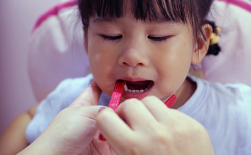 五歲小孩有輕微口吃怎么辦（家長(zhǎng)必看）？